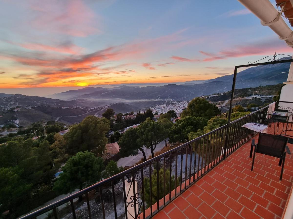 Lovely 2 Bed Apartment With Stunning Views & Pool Cómpeta Exteriör bild